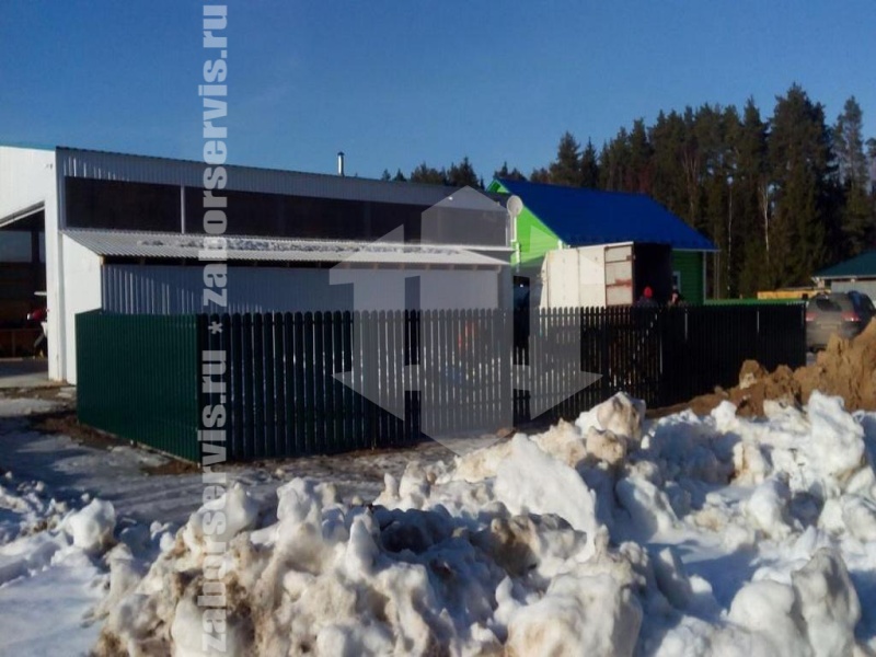 Забор из евроштакетника с бетонированием столбов 65 метров