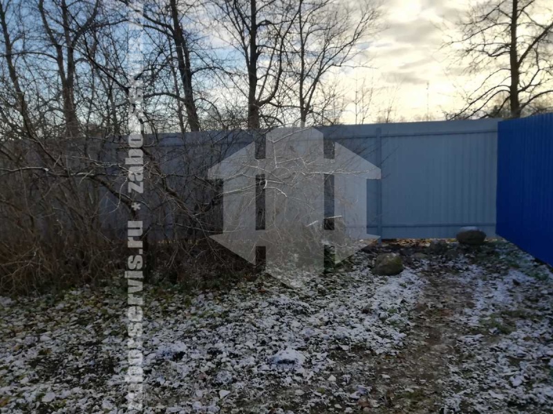 Забор из профнастила с утрамбовкой щебнем 55 метров