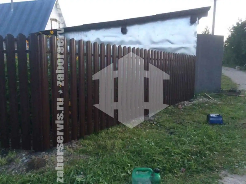 Забор из металлического штакетника 65 метров