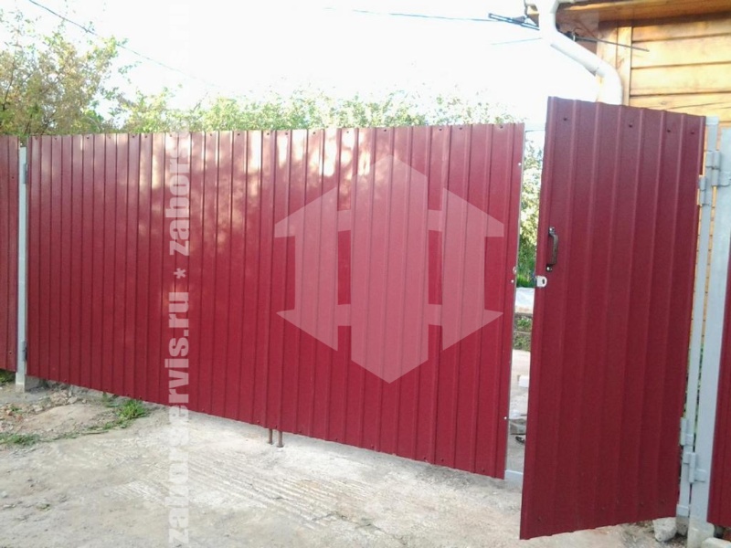 Забор из профнастила с бетонированием столбов 62 метра