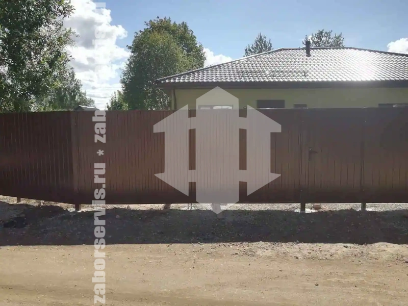 Забор из профнастила 76 метров коричневый