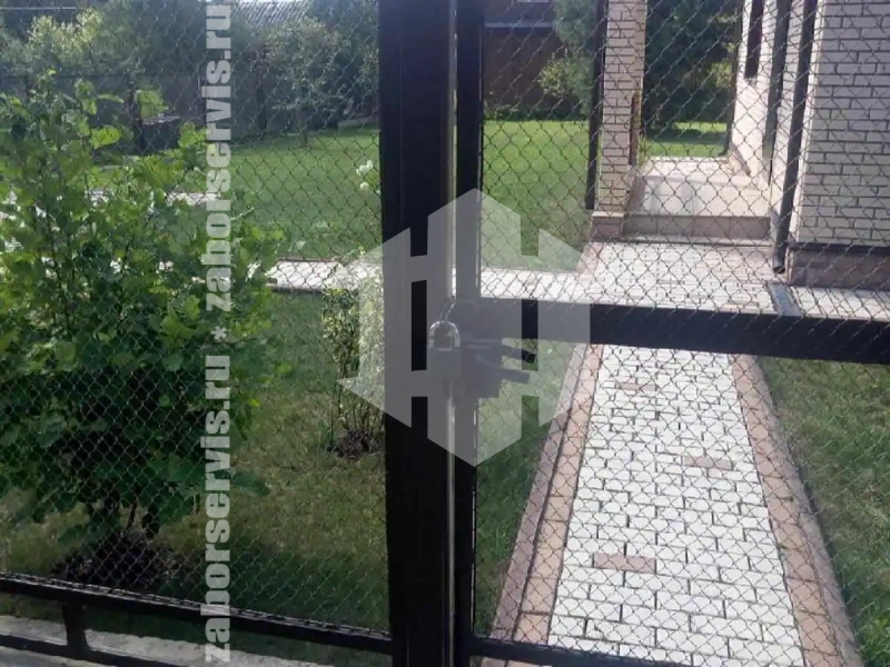 Забор из сетки рабицы на ленточном фундаменте 60 метров