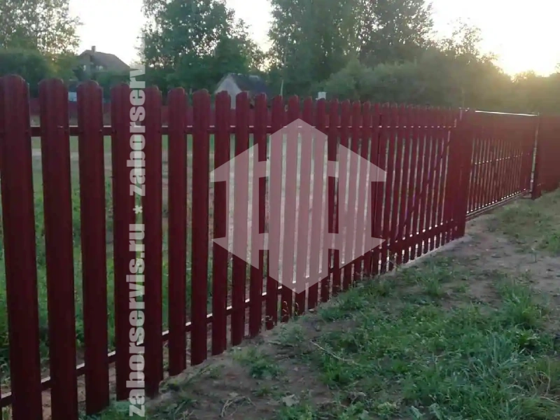 Забор из металлического штакетника с воротами 74 метра