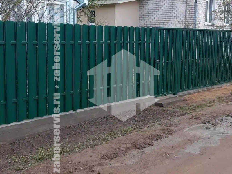 Забор из евроштакетника на ленточном фундаменте 60 метров