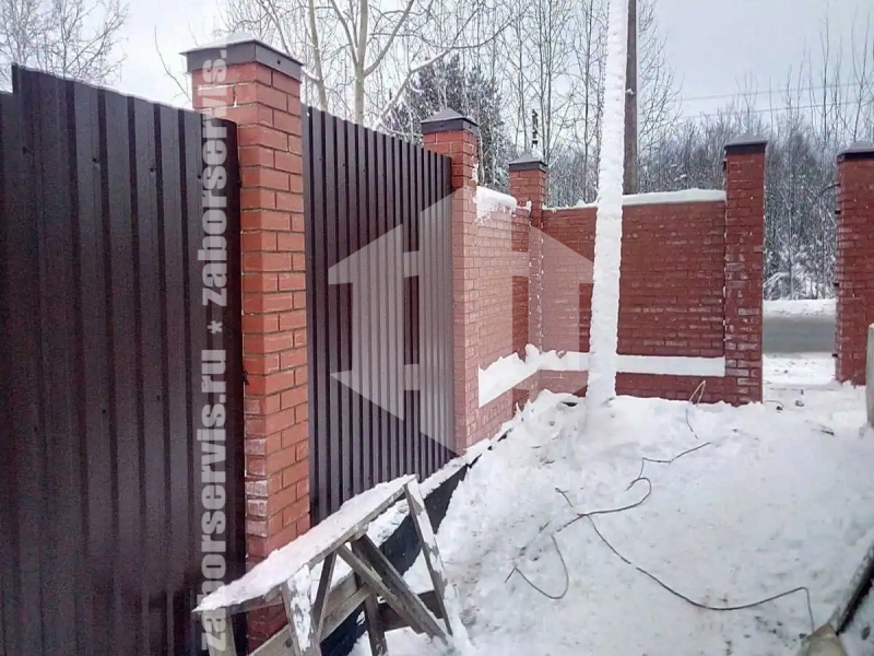 Забор из профнастила на ленточном фундаменте 90 метров