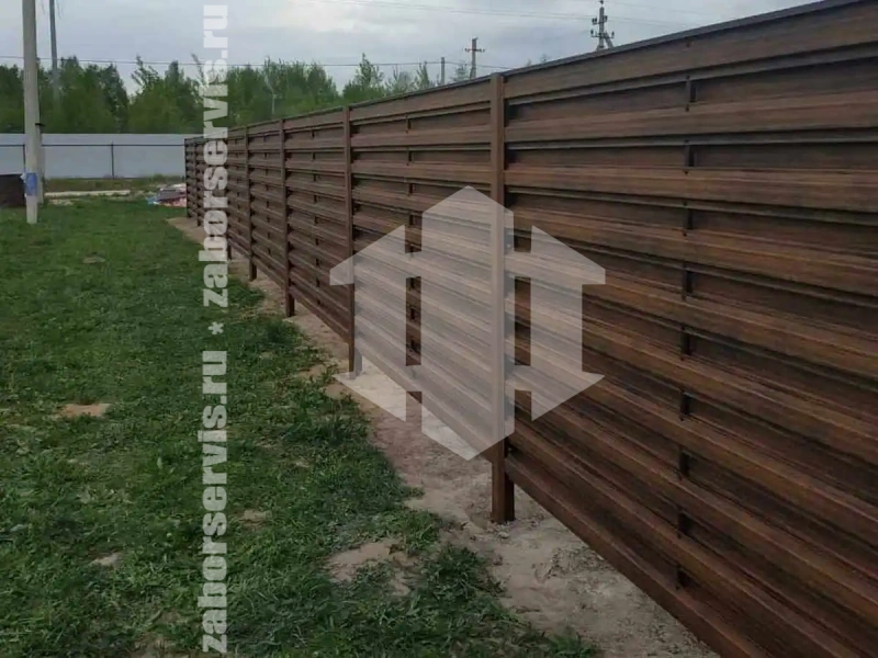 Забор из металлического штакетника горизонтальный 100 метров