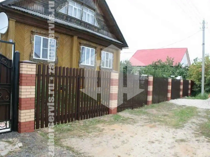 Забор из металлического штакетника с воротами 75 метров