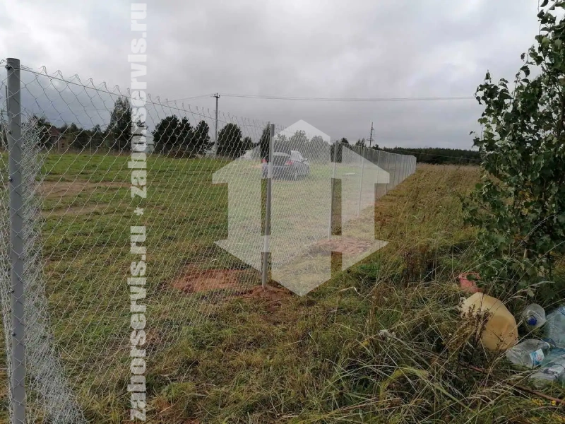 Забор из сетки рабицы в натяг с протяжкой арматуры 70 метров