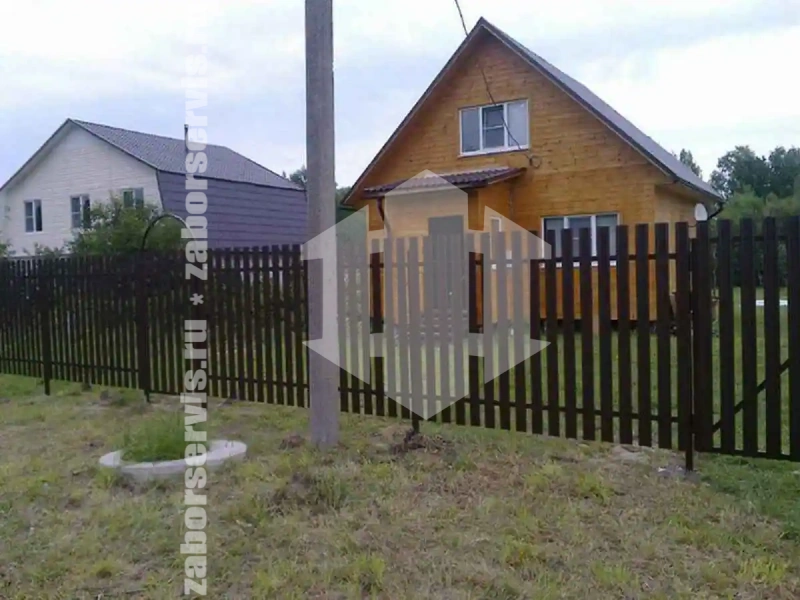 Забор из металлического штакетника коричневый 73 метра