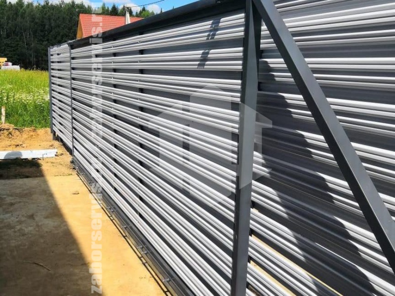 Забор из евроштакетника с бетонированием столбов 167 метров