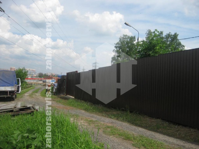 Забор из профнастила с забивными столбами 47 метров