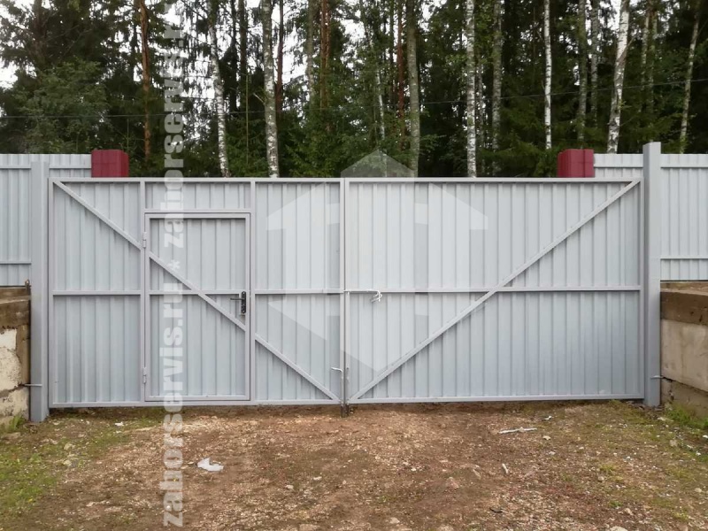 Забор из профнастила на ленточном фундаменте 38 метров