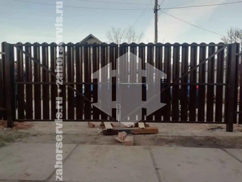 Забор из металлического штакетника 120 метров