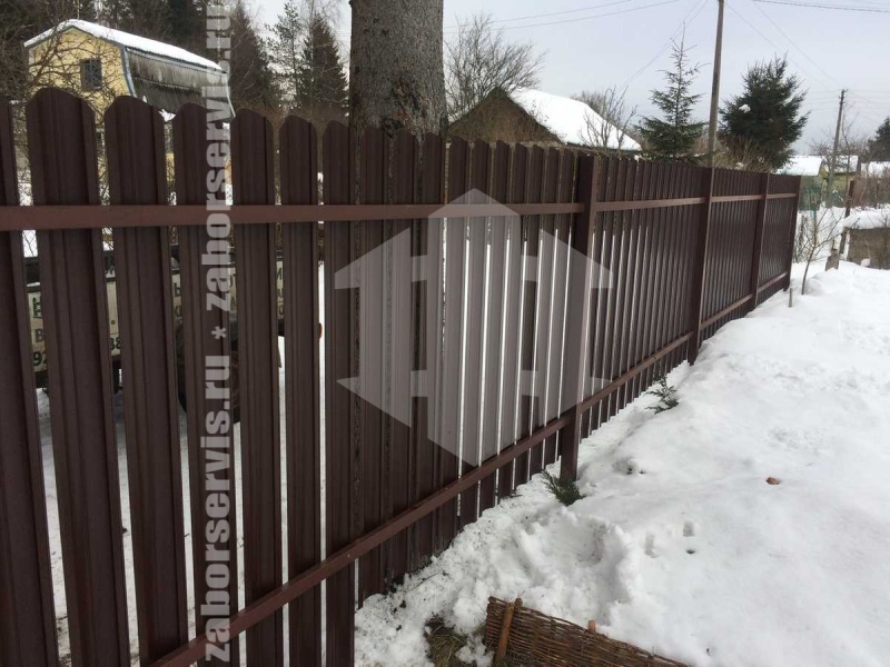 Забор из металлического штакетника с воротами 53 метра