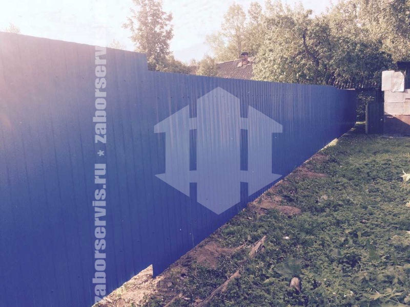 Забор из профнастила с утрамбовкой щебнем 65 метров