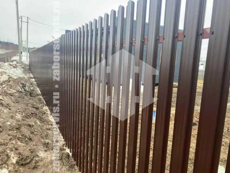 Забор из металлического штакетника коричневый 78 метра