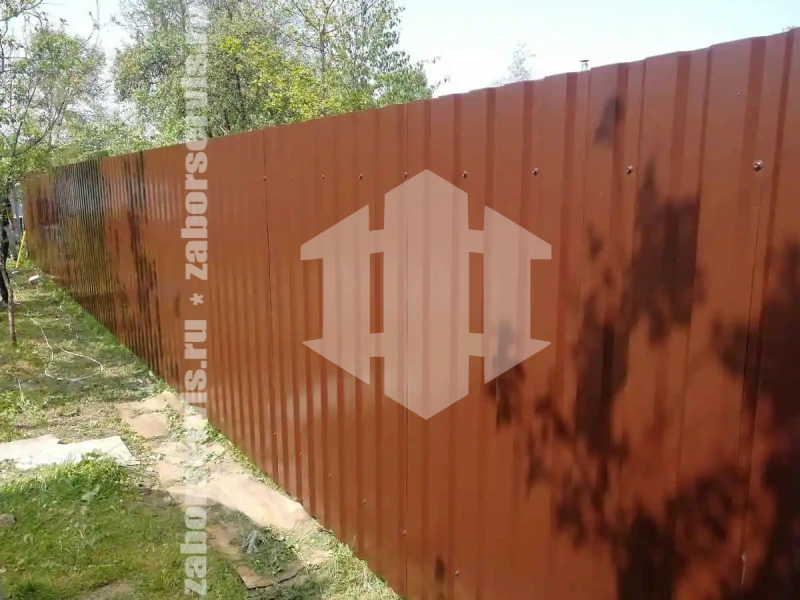 Забор из профнастила 72 метра коричневый